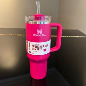NWT Stanley 40 oz Stainless Steel H2.0 Flowstate
Quencher Tumbler Cosmo Pink